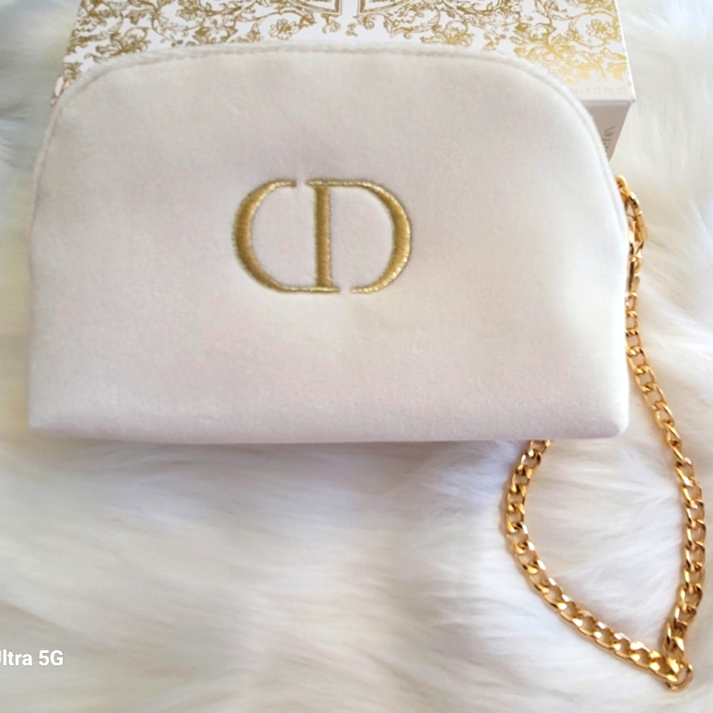 CHRISTIAN DIOR POUCH W/WRISTLET CHAIN